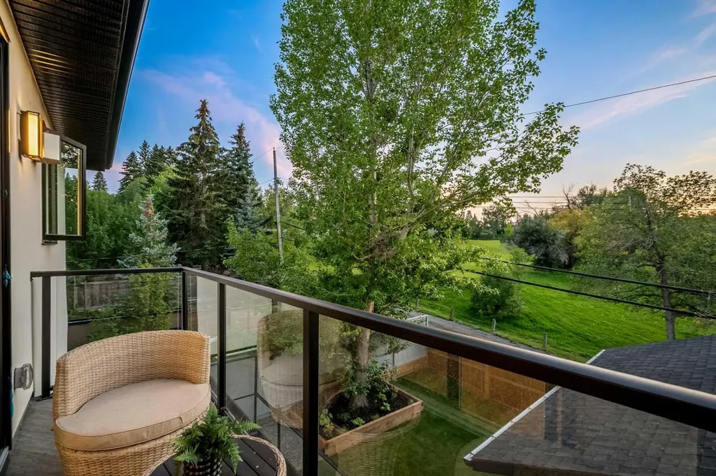 1415 24 Street SW Calgary AB T3C 1H9