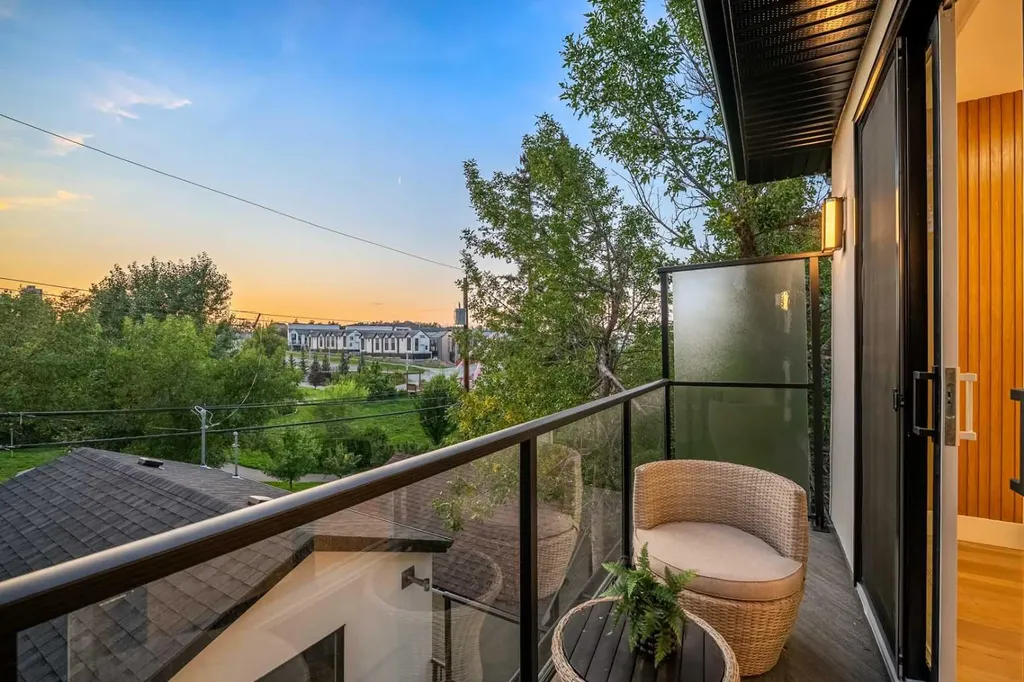 1415 24 Street SW Calgary AB T3C 1H9