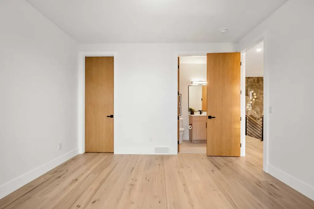 1415 24 Street SW Calgary AB T3C 1H9