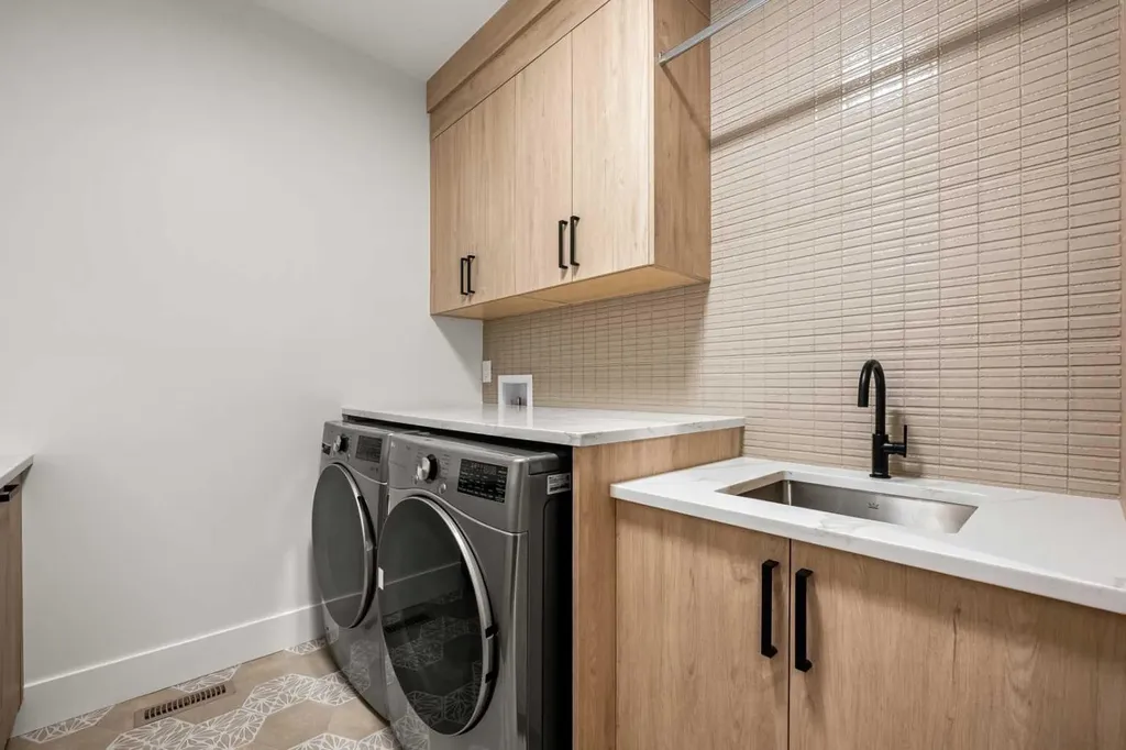 1415 24 Street SW Calgary AB T3C 1H9