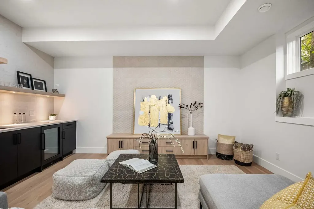 1415 24 Street SW Calgary AB T3C 1H9