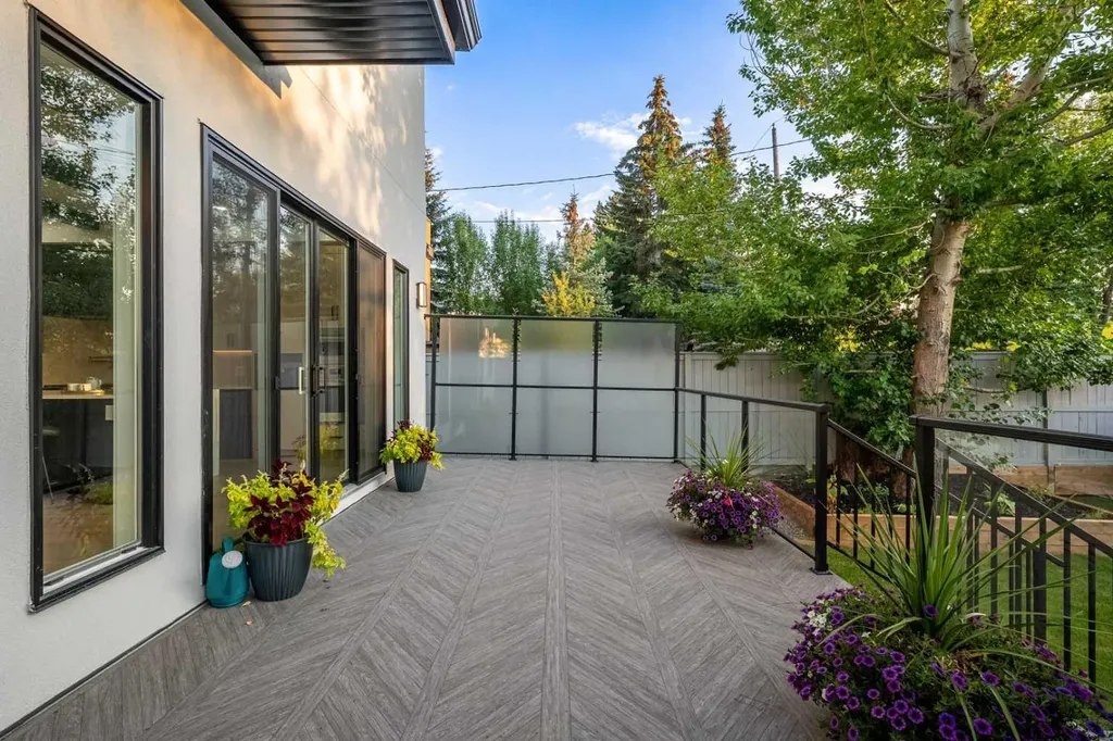 1415 24 Street SW Calgary AB T3C 1H9