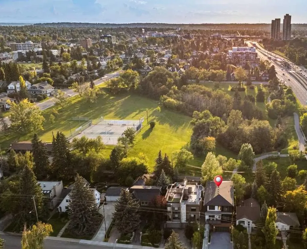 1415 24 Street SW Calgary AB T3C 1H9