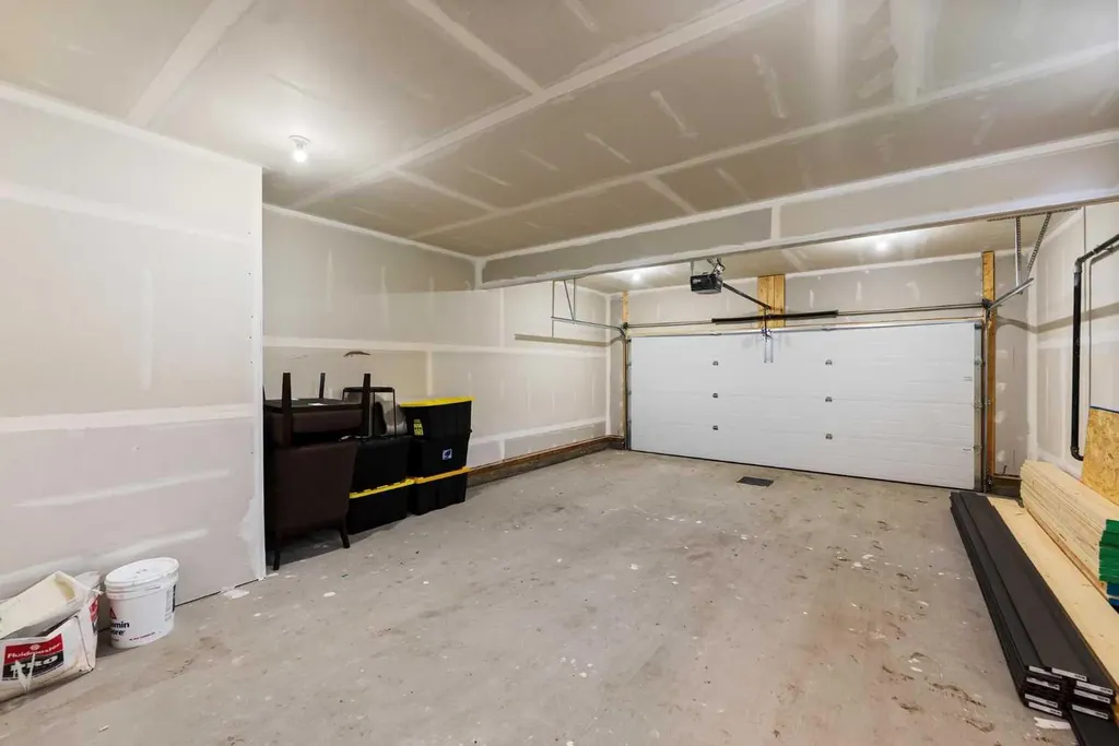 7503 38a Avenue Camrose AB T4V 5E3
