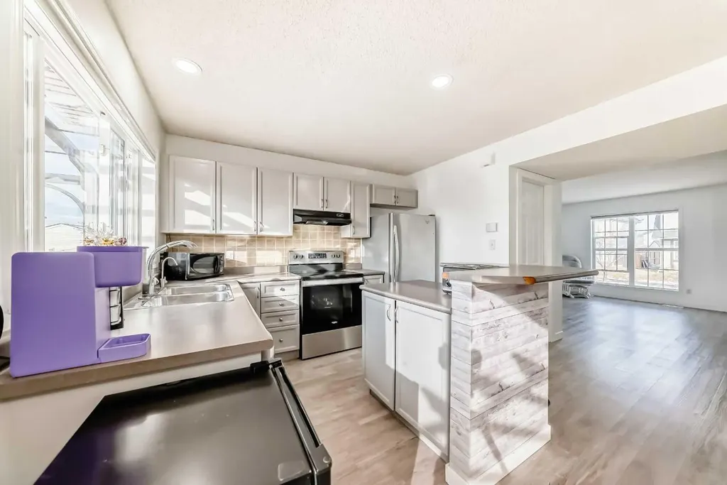 294 Elgin View SE Calgary AB T2Z 4N6