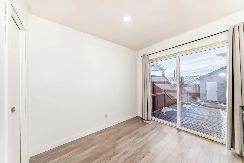 294 Elgin View SE Calgary AB T2Z 4N6