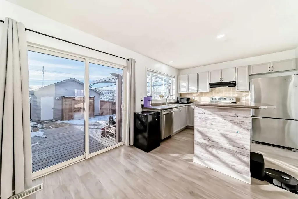 294 Elgin View SE Calgary AB T2Z 4N6