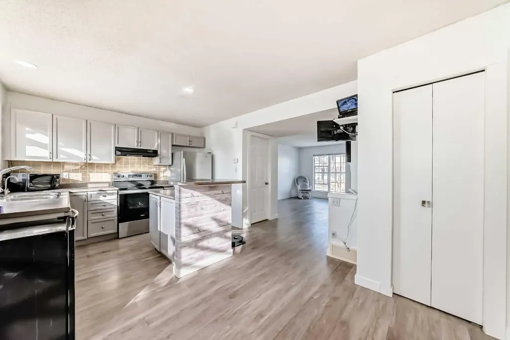294 Elgin View SE Calgary AB T2Z 4N6