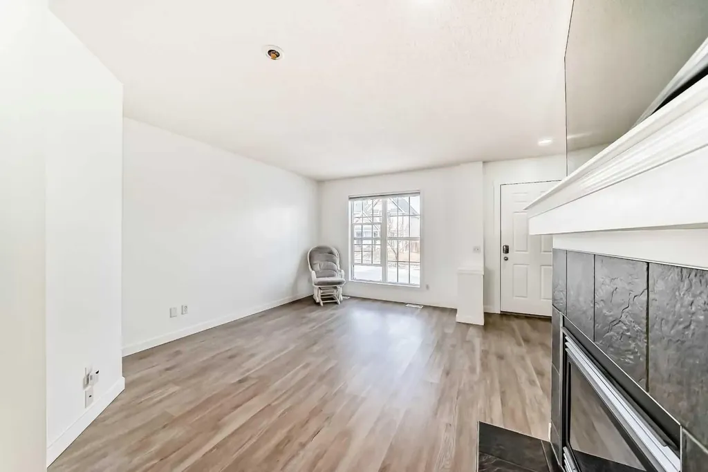 294 Elgin View SE Calgary AB T2Z 4N6