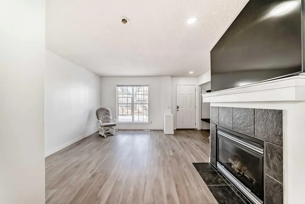 294 Elgin View SE Calgary AB T2Z 4N6