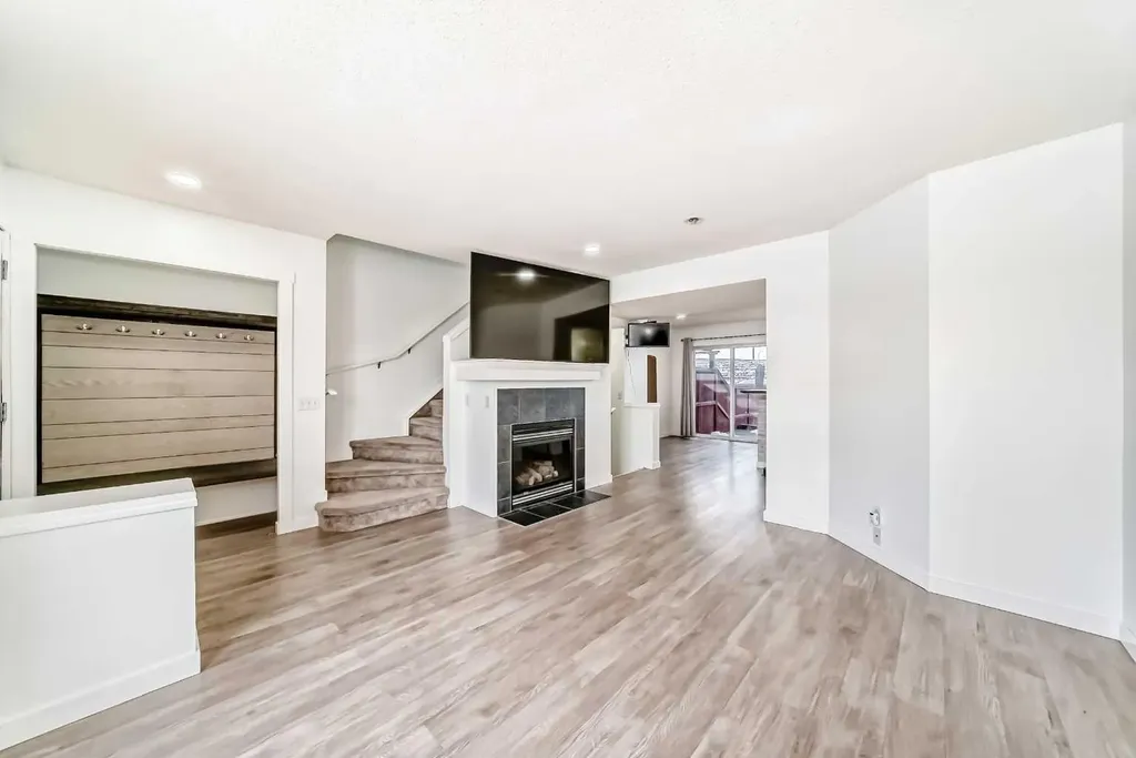 294 Elgin View SE Calgary AB T2Z 4N6