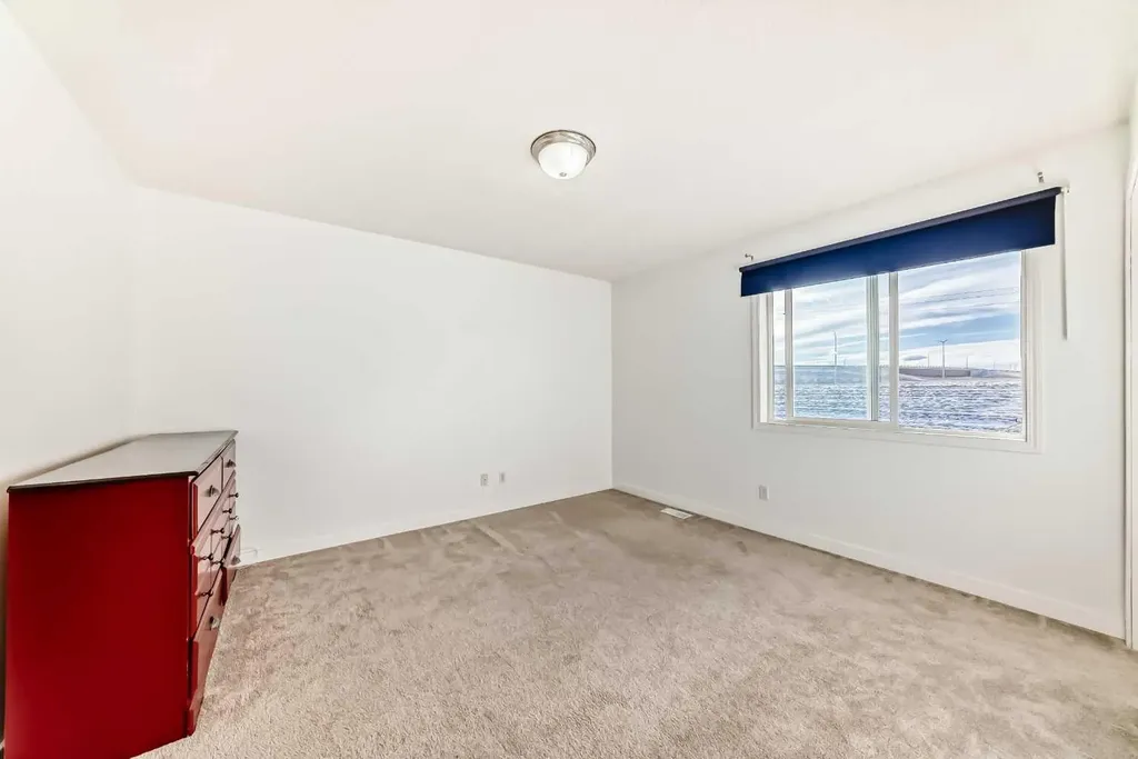 294 Elgin View SE Calgary AB T2Z 4N6