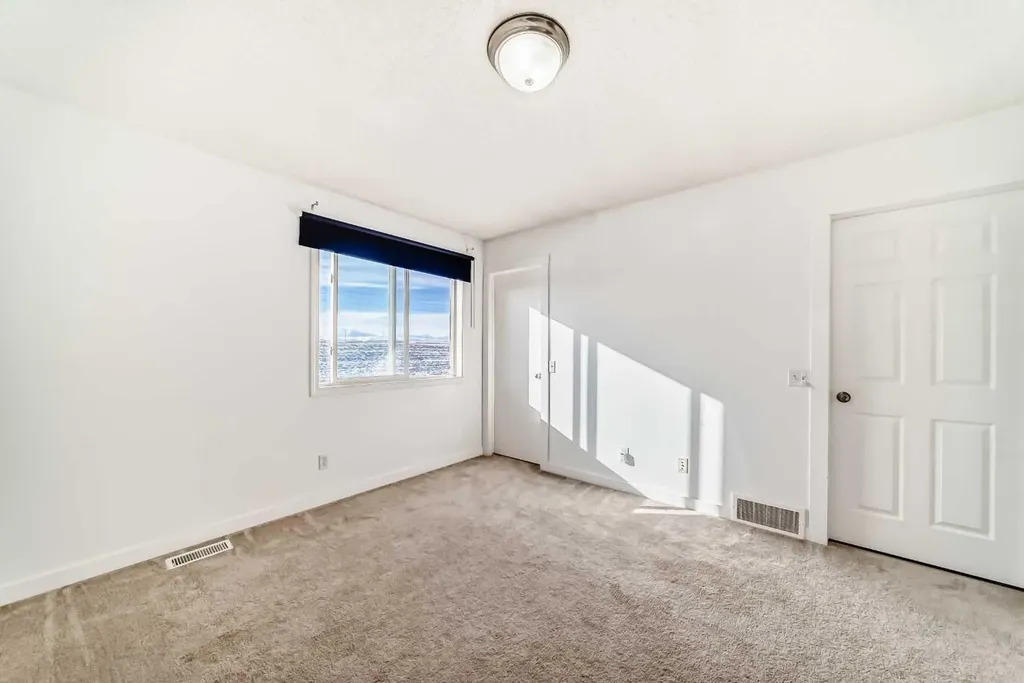 294 Elgin View SE Calgary AB T2Z 4N6