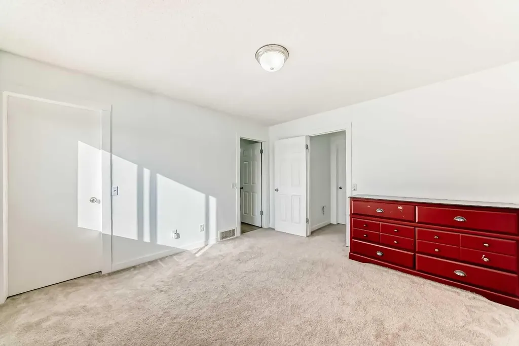 294 Elgin View SE Calgary AB T2Z 4N6
