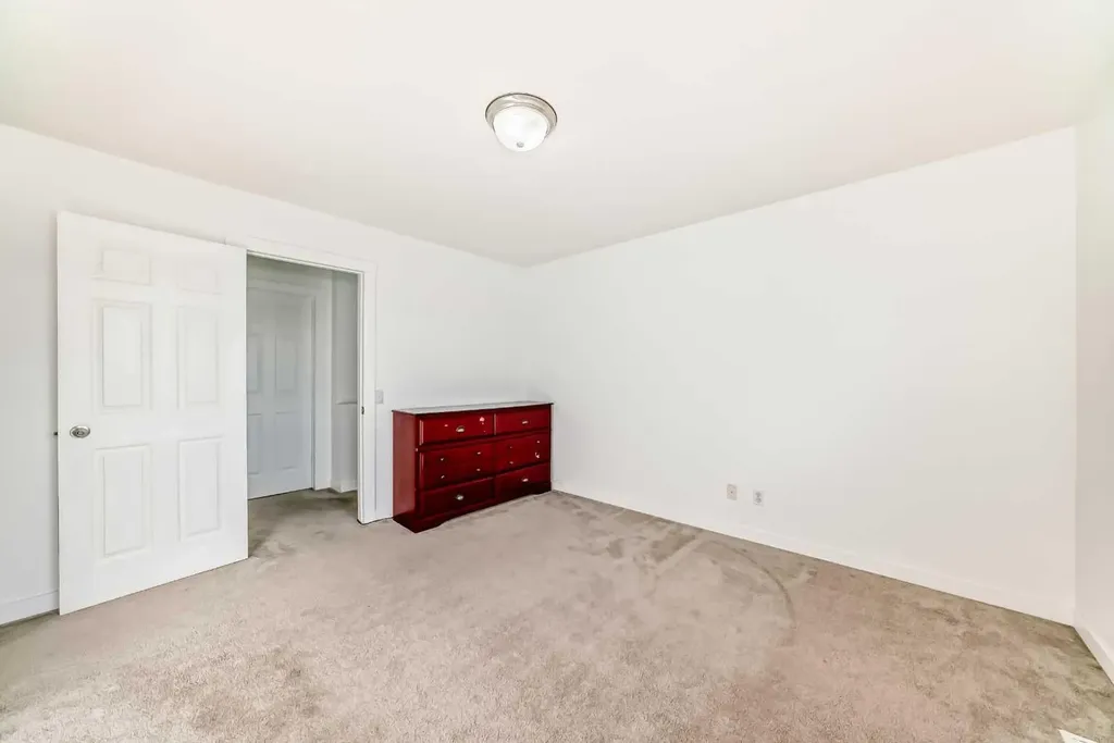 294 Elgin View SE Calgary AB T2Z 4N6
