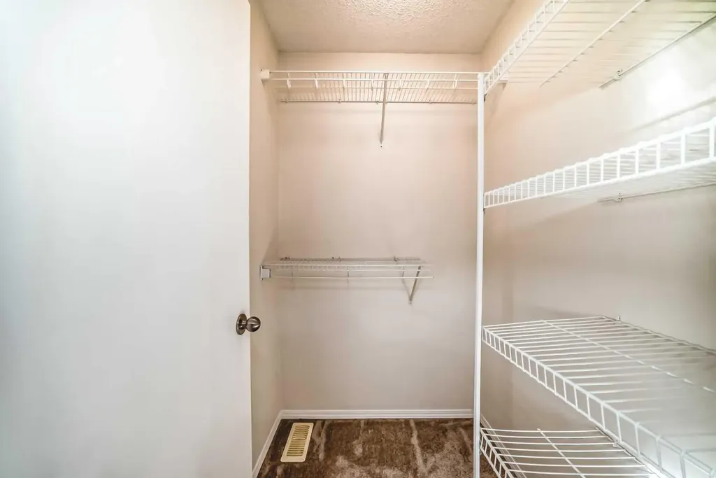 294 Elgin View SE Calgary AB T2Z 4N6