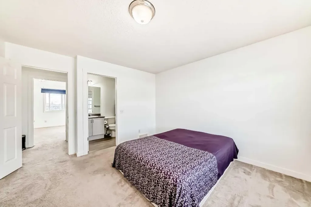 294 Elgin View SE Calgary AB T2Z 4N6