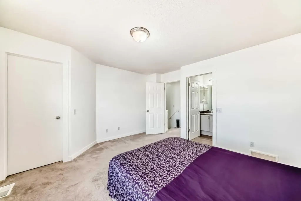 294 Elgin View SE Calgary AB T2Z 4N6