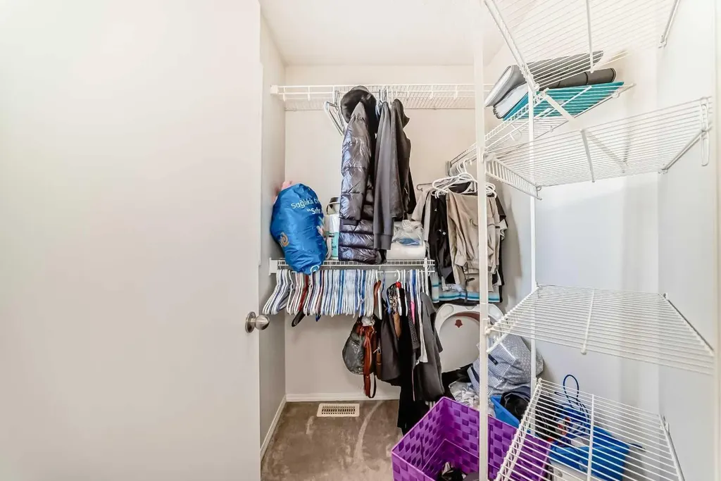 294 Elgin View SE Calgary AB T2Z 4N6