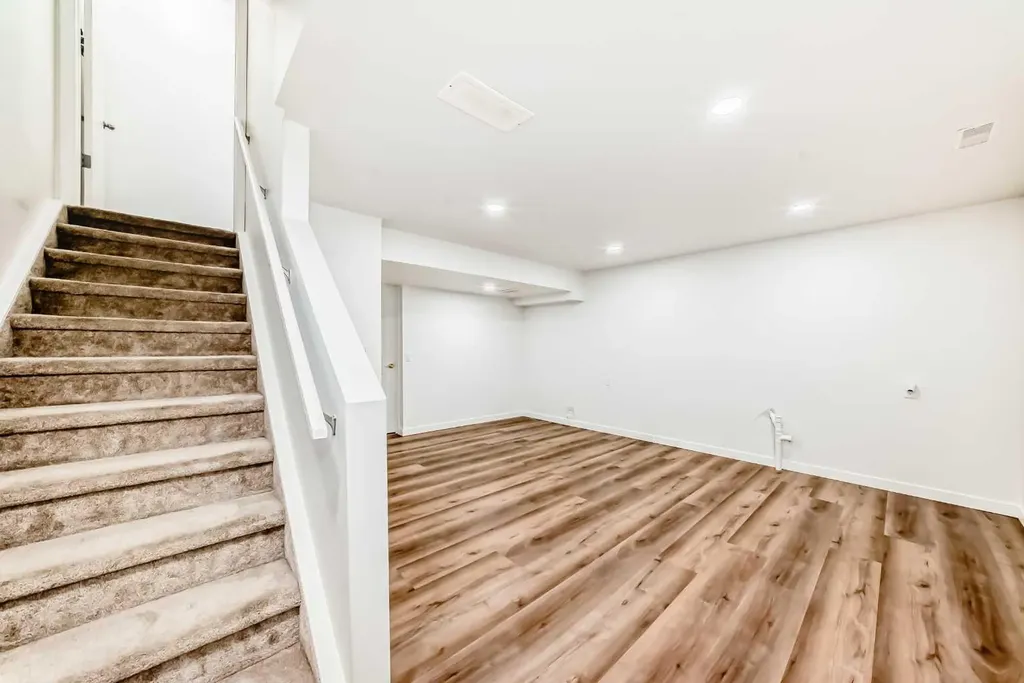 294 Elgin View SE Calgary AB T2Z 4N6