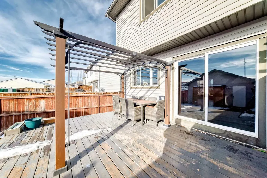 294 Elgin View SE Calgary AB T2Z 4N6