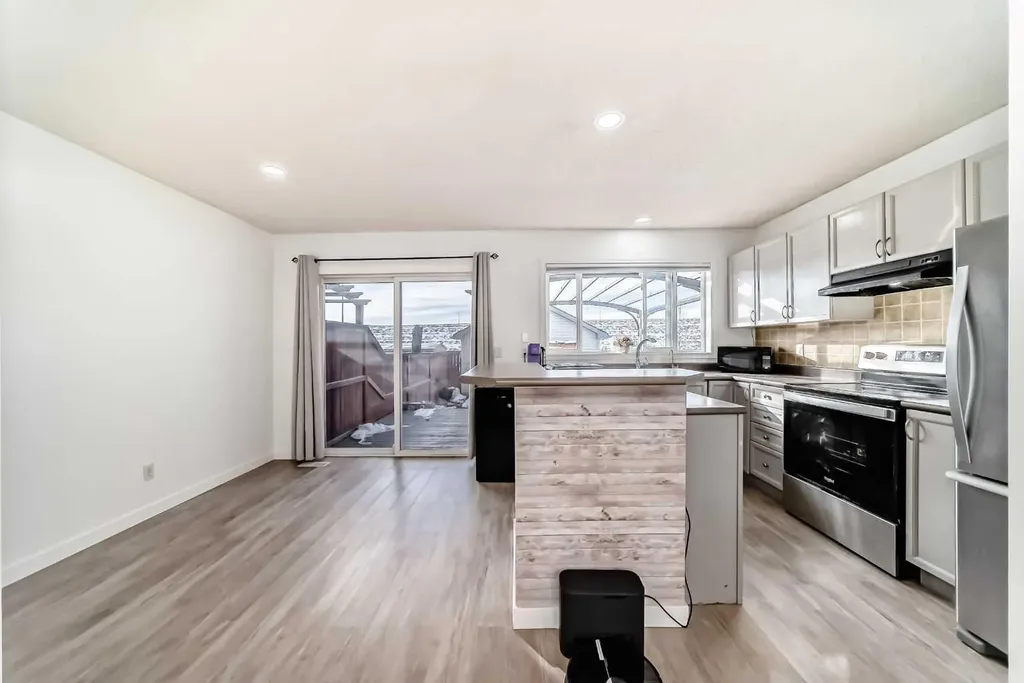 294 Elgin View SE Calgary AB T2Z 4N6