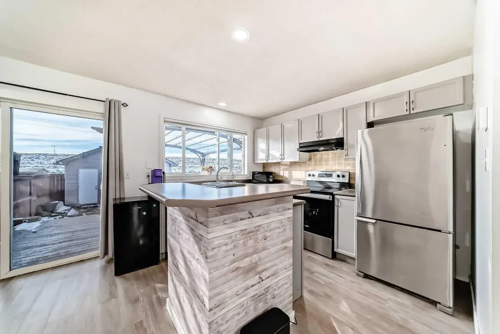 294 Elgin View SE Calgary AB T2Z 4N6