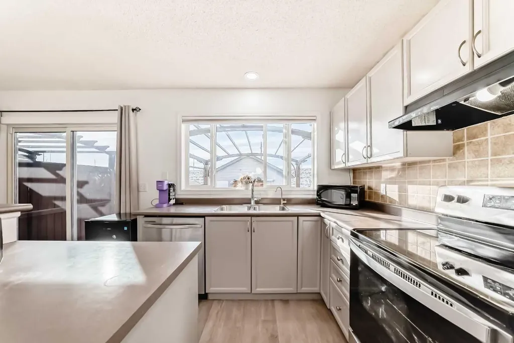 294 Elgin View SE Calgary AB T2Z 4N6