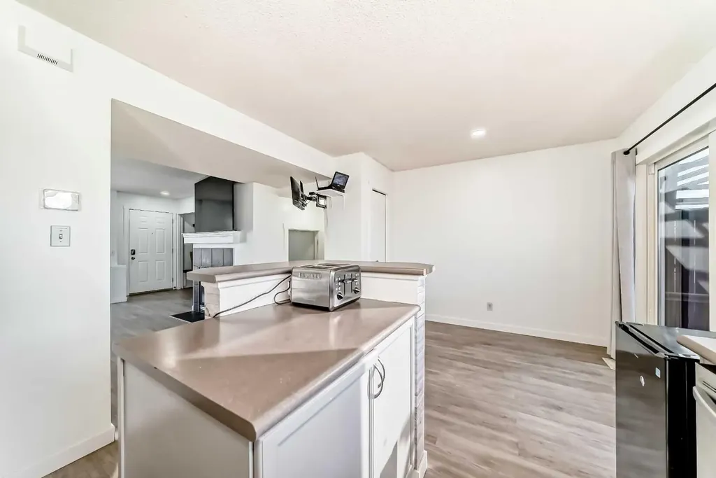 294 Elgin View SE Calgary AB T2Z 4N6