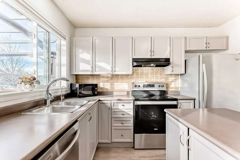 294 Elgin View SE Calgary AB T2Z 4N6