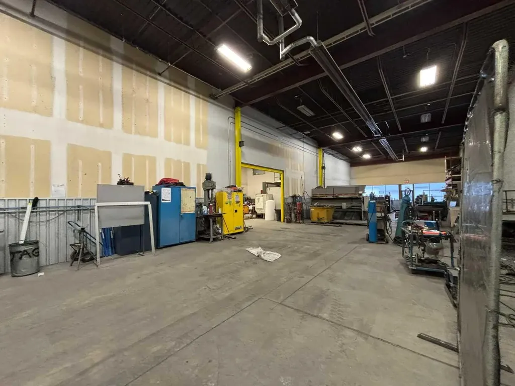 4316 64 Avenue SE Calgary AB T2C2B3