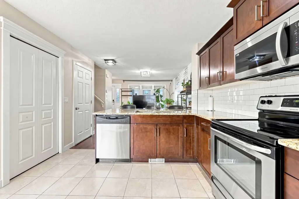862 Evanston Drive NW Calgary AB T3P 0L9