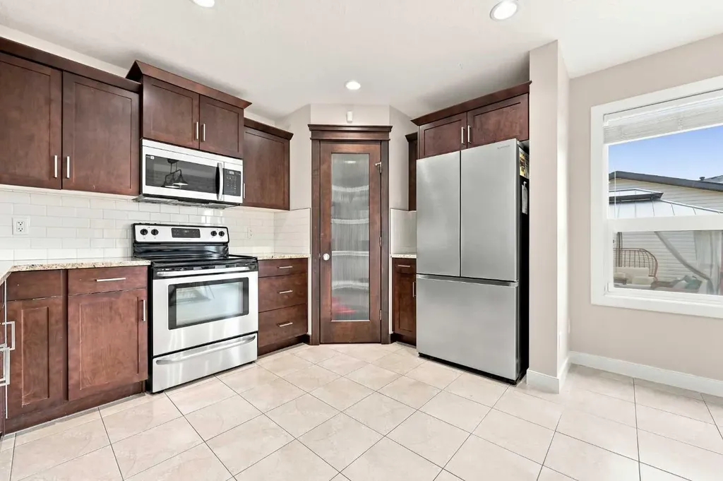 862 Evanston Drive NW Calgary AB T3P 0L9