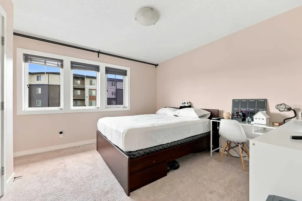 862 Evanston Drive NW Calgary AB T3P 0L9