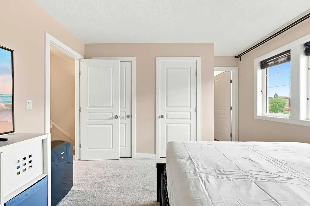 862 Evanston Drive NW Calgary AB T3P 0L9