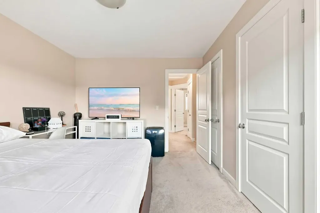 862 Evanston Drive NW Calgary AB T3P 0L9