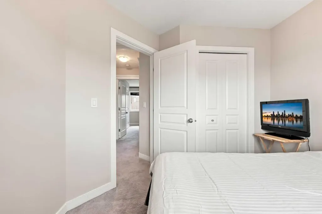 862 Evanston Drive NW Calgary AB T3P 0L9