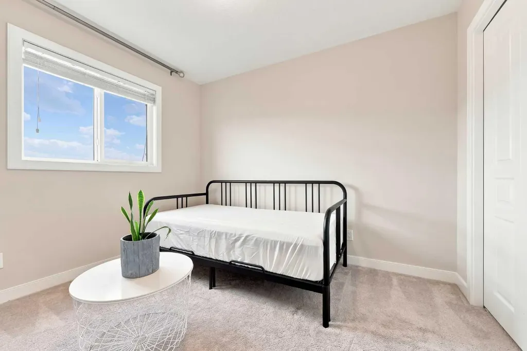 862 Evanston Drive NW Calgary AB T3P 0L9
