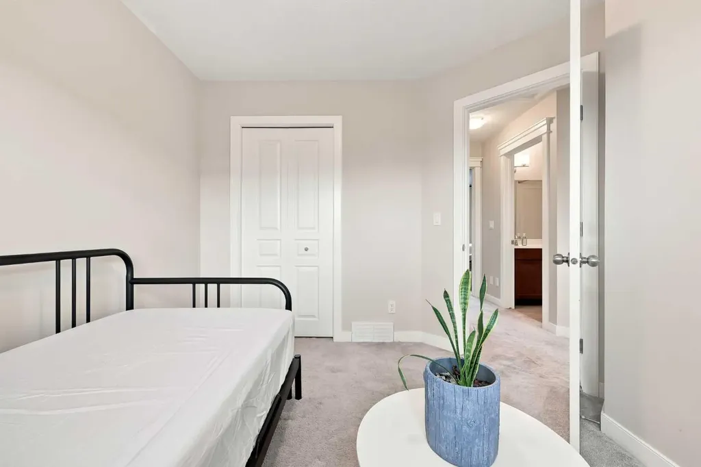 862 Evanston Drive NW Calgary AB T3P 0L9