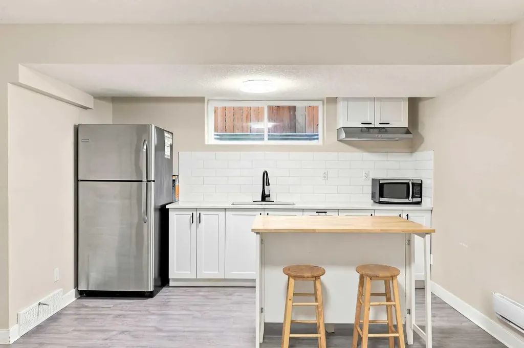 862 Evanston Drive NW Calgary AB T3P 0L9
