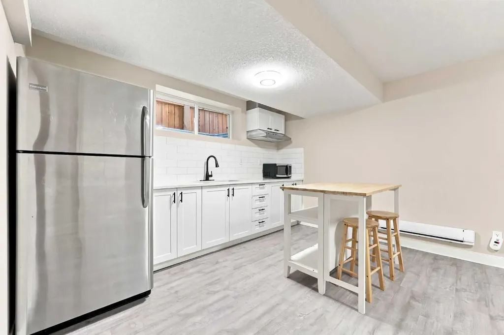 862 Evanston Drive NW Calgary AB T3P 0L9