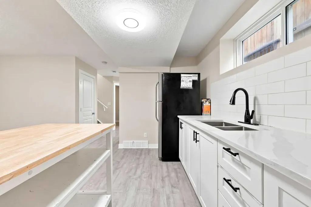 862 Evanston Drive NW Calgary AB T3P 0L9