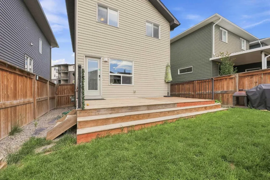 862 Evanston Drive NW Calgary AB T3P 0L9