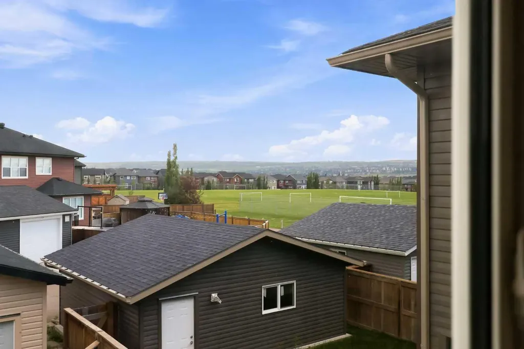 862 Evanston Drive NW Calgary AB T3P 0L9