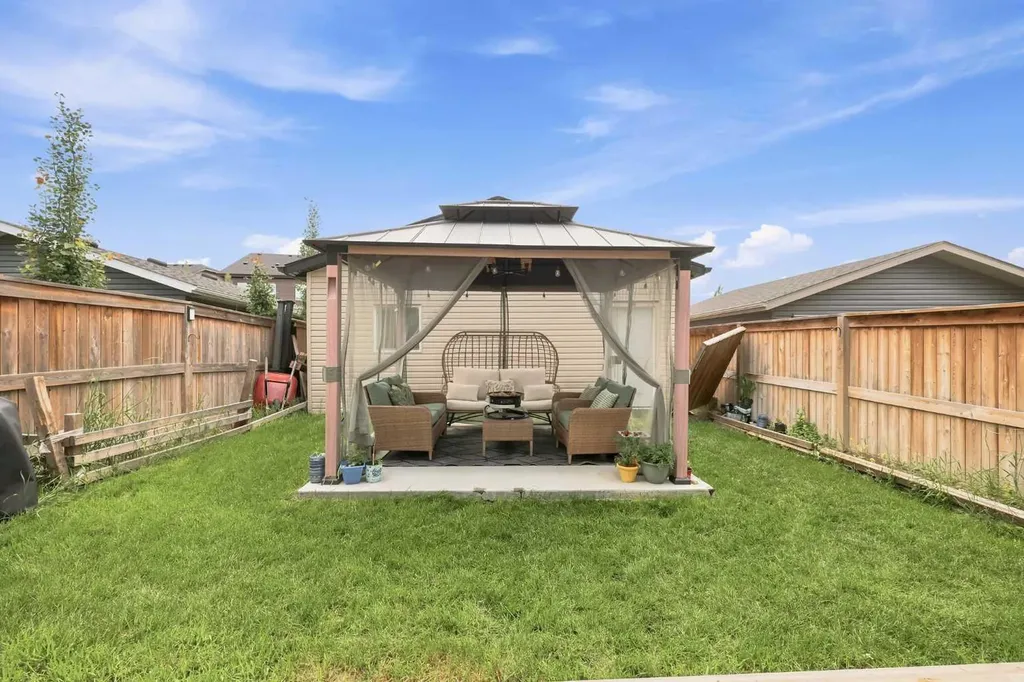 862 Evanston Drive NW Calgary AB T3P 0L9