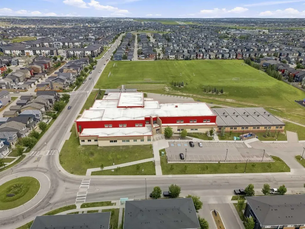 862 Evanston Drive NW Calgary AB T3P 0L9