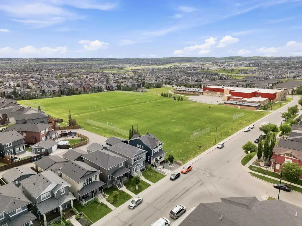 862 Evanston Drive NW Calgary AB T3P 0L9