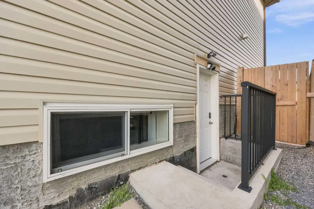862 Evanston Drive NW Calgary AB T3P 0L9