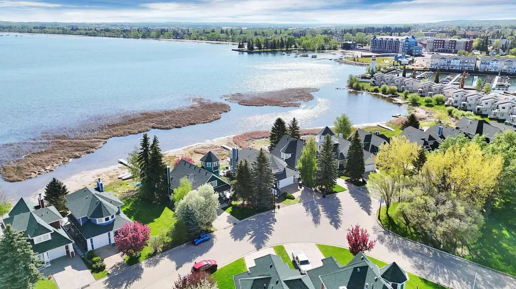 182 Marina Bay Court Sylvan Lake AB T4S 1E9