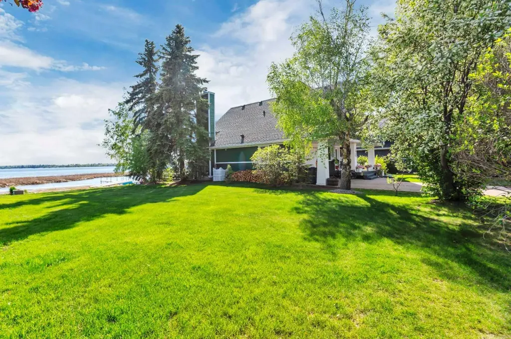 182 Marina Bay Court Sylvan Lake AB T4S 1E9